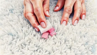 Halıya yapışan sakızı kolayca ve etkili bir şekilde temizleme yöntemleri.