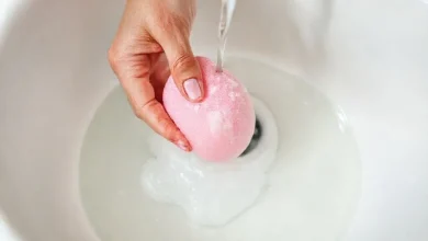 Makyaj süngeri derinlemesine nasıl yıkanır? Adım adım temizleme ve hijyen rehberi.